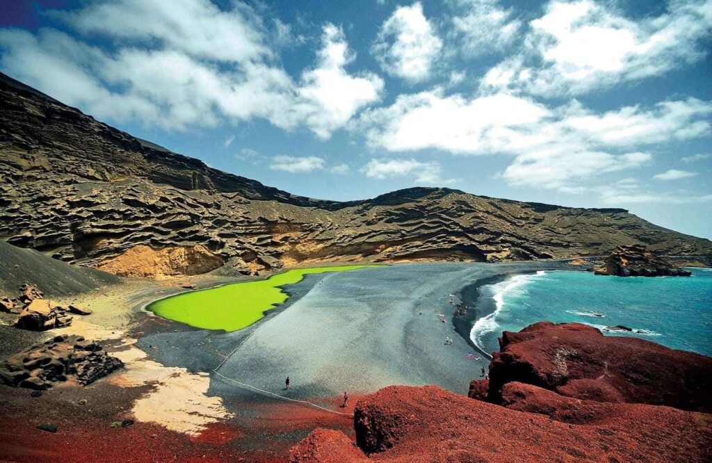 4 необычных испанских пляжа