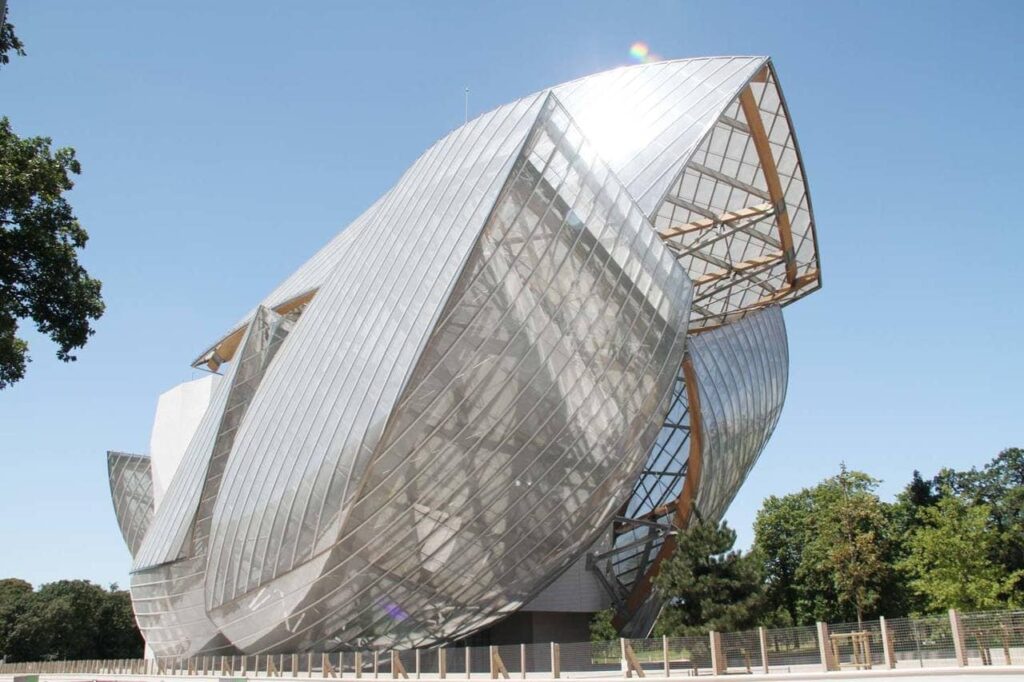 Необычные здания современной Парижской архитектуры