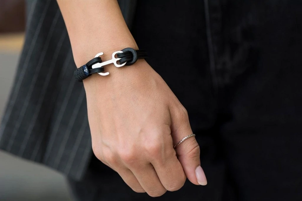 И в пир, и в мир: универсальные браслеты для любого образа