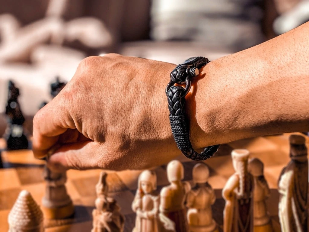 Мужские браслеты на руку – возрождение популярности!