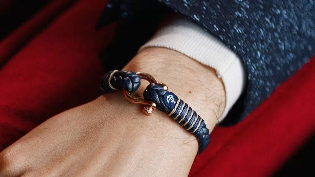 Топ 50: Идеи Что Подарить На 14 Февраля 10 Мужской синий кожаный браслет с золотистым замком — № 10085