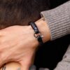 Кожаный мужской браслет чёрного цвета — № 10078