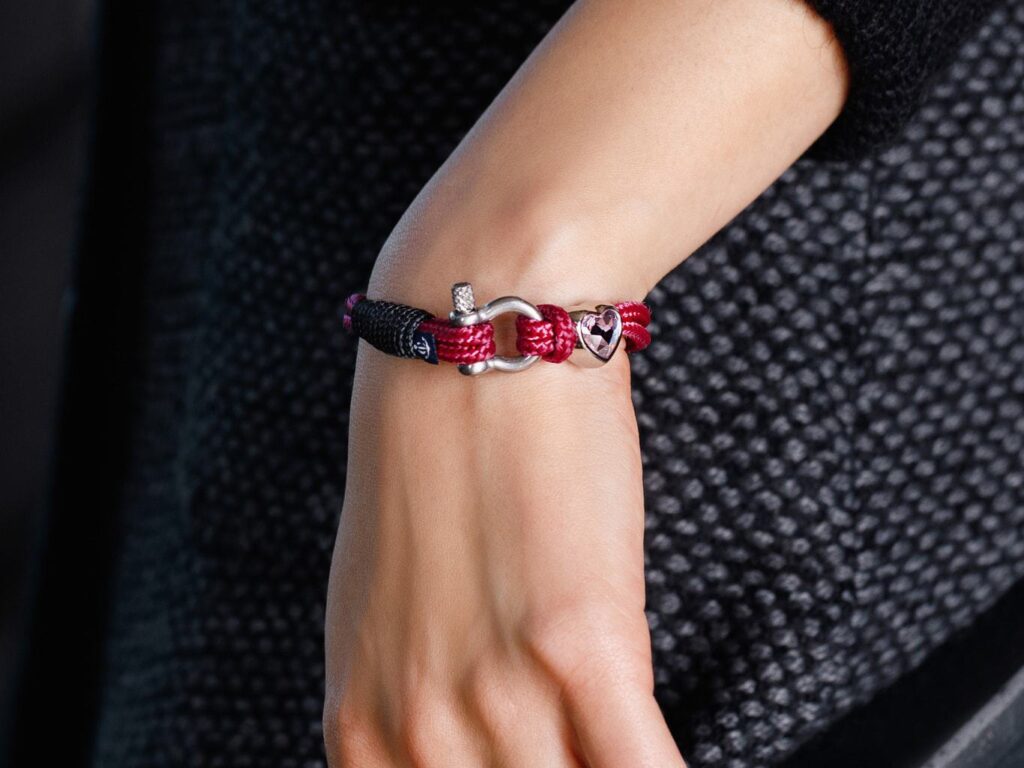 Энергия цвета: выбираем украшение по характеру