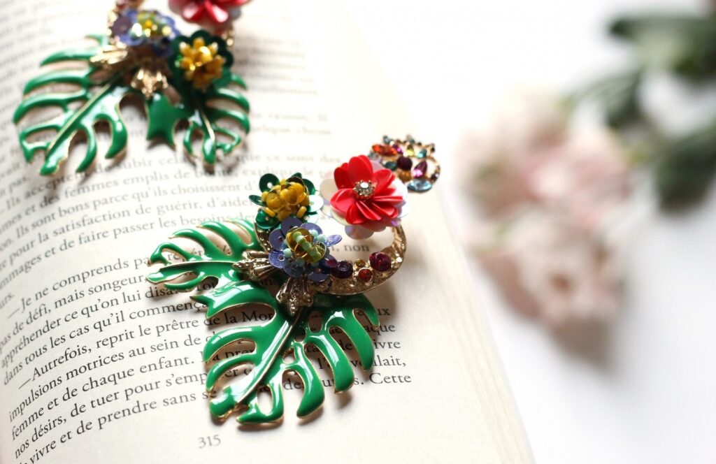 Не по правилам: учимся сочетать бижутерию и драгоценности