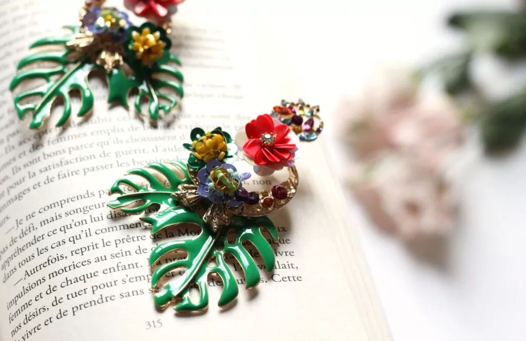 Не по правилам: учимся сочетать бижутерию и драгоценности