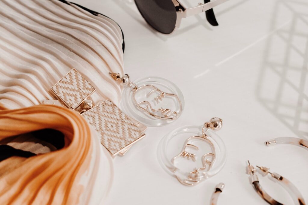 Джекеты, клаймберы, хупы, каффы: какие серьги будем носить этой осенью?