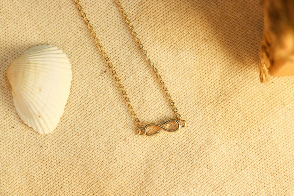 Чисто символически: украшения с символами