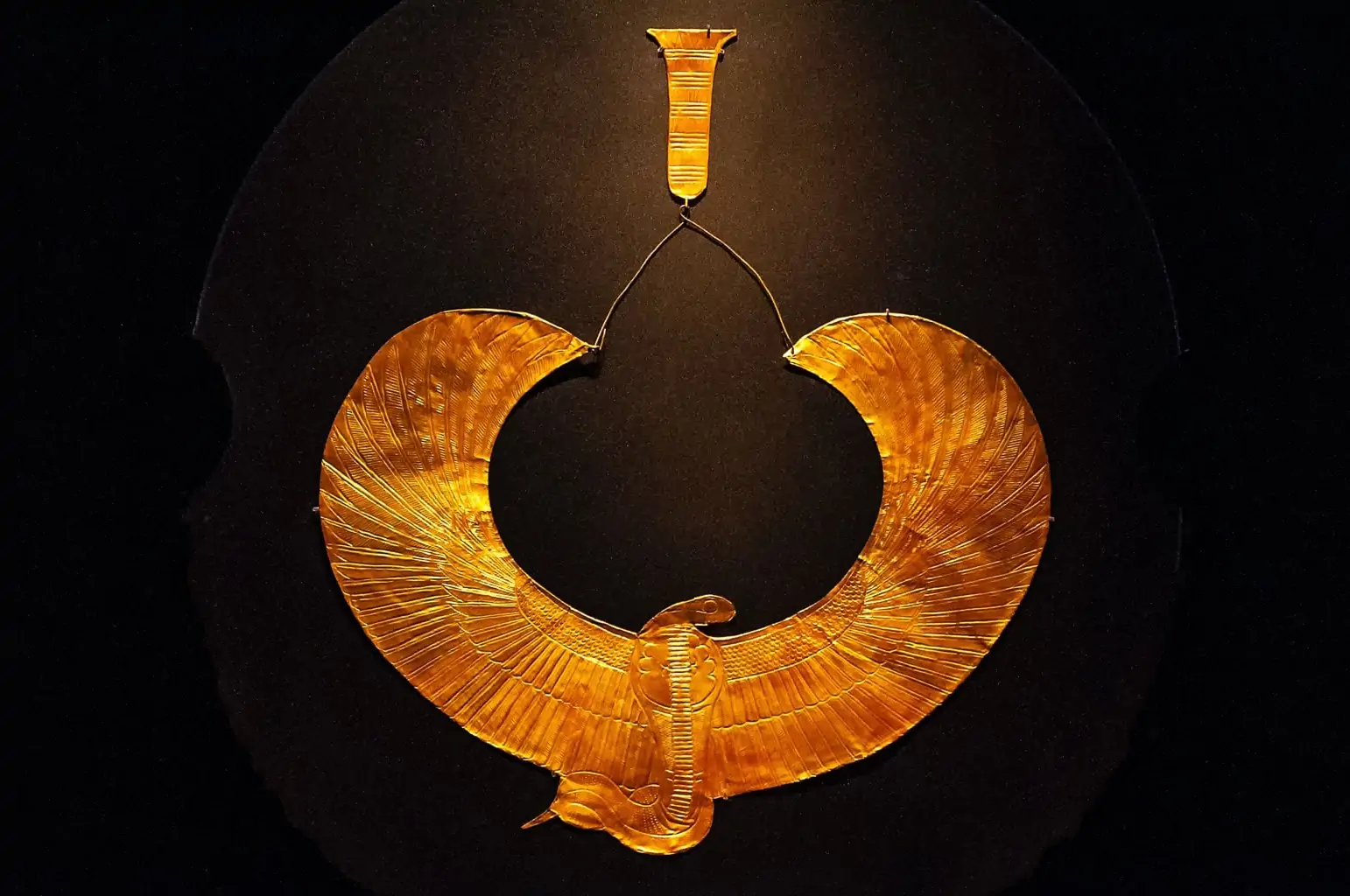 Мистика: самые таинственные украшения в истории